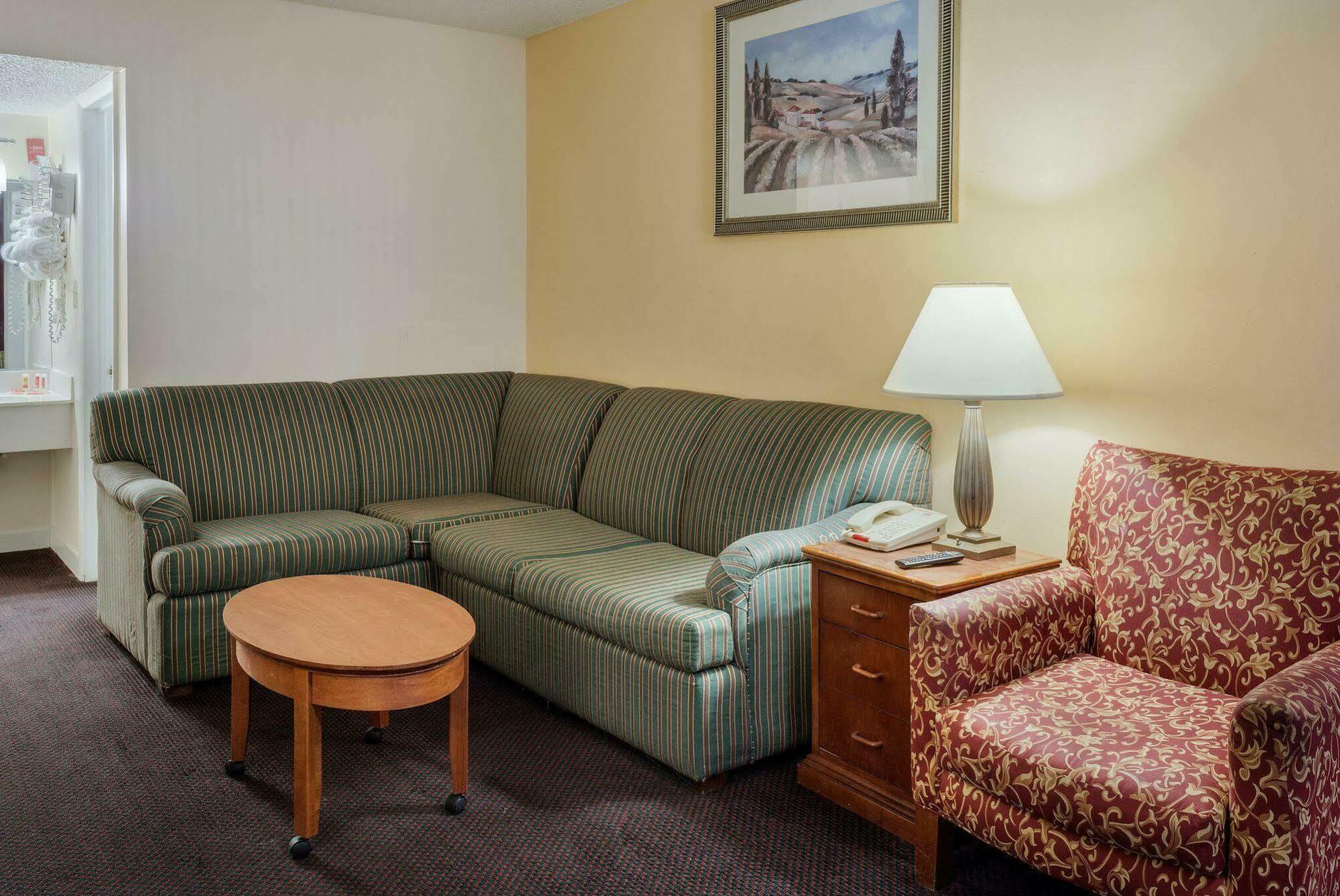Rodeway Inn Colonial Heights I-95 Exterior photo